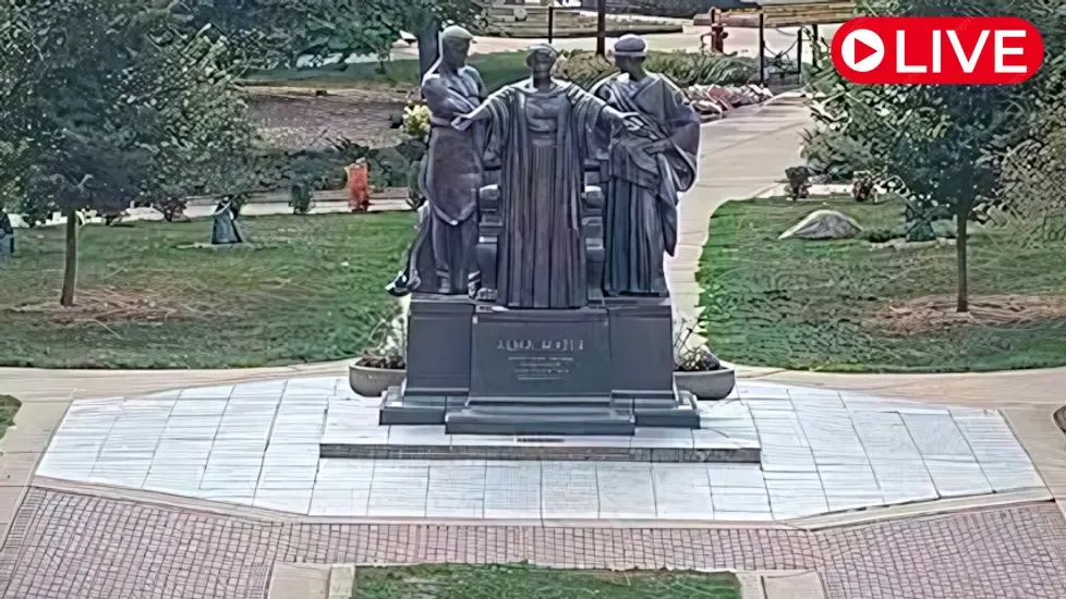 Alma Mater, Illinois Live Cam