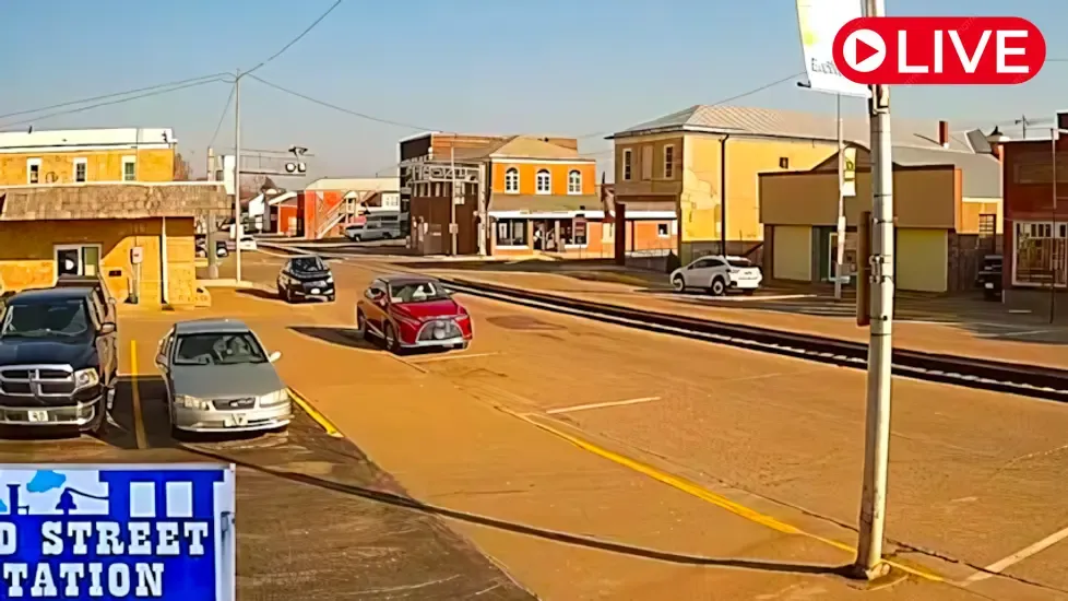 Bellevue 2nd St Station, Iowa Live Cam