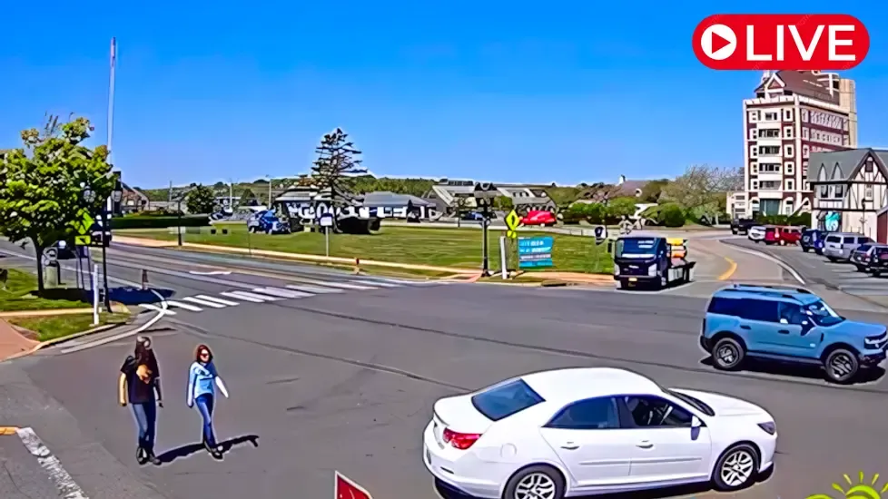 Downtown Circle Montauk, New York Live Cam
