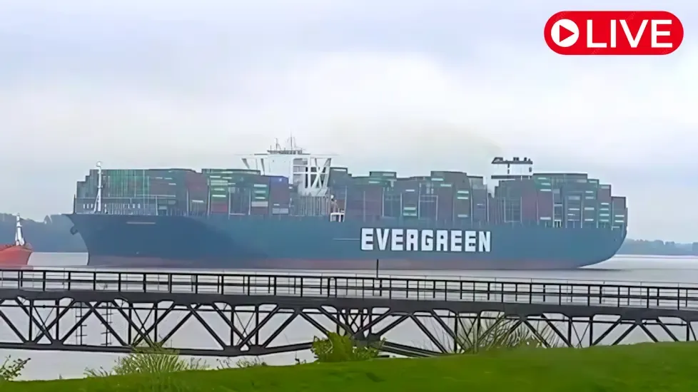 Elbcam Grauerort Fortress Live Cam