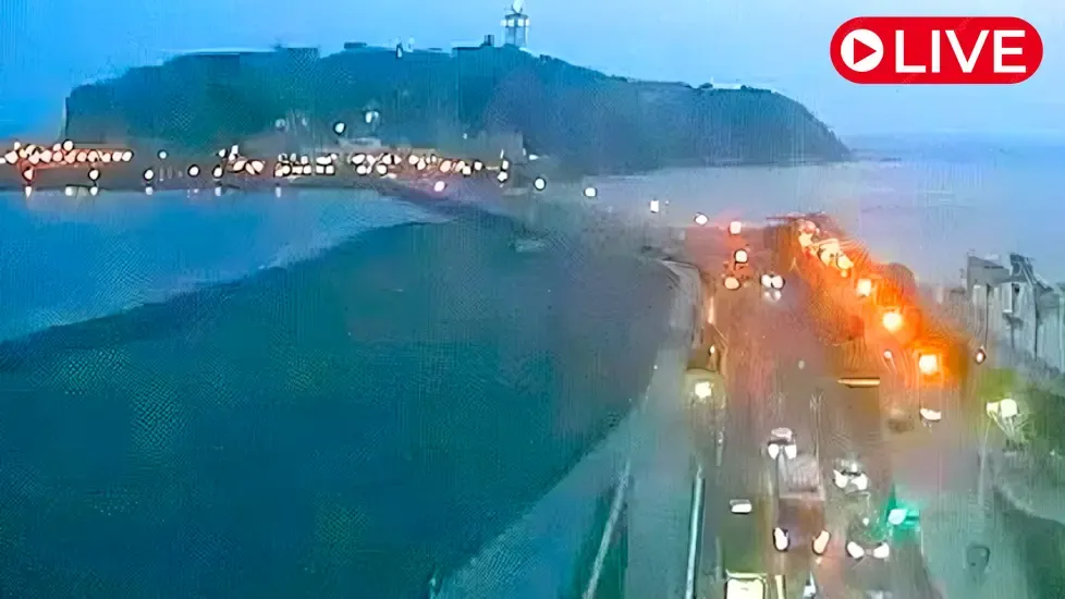 Hale Surf Enoshima Island Live Cam