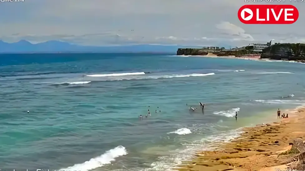 Lucky Fish Lounge, Bingin Beach, Bali Live Cam