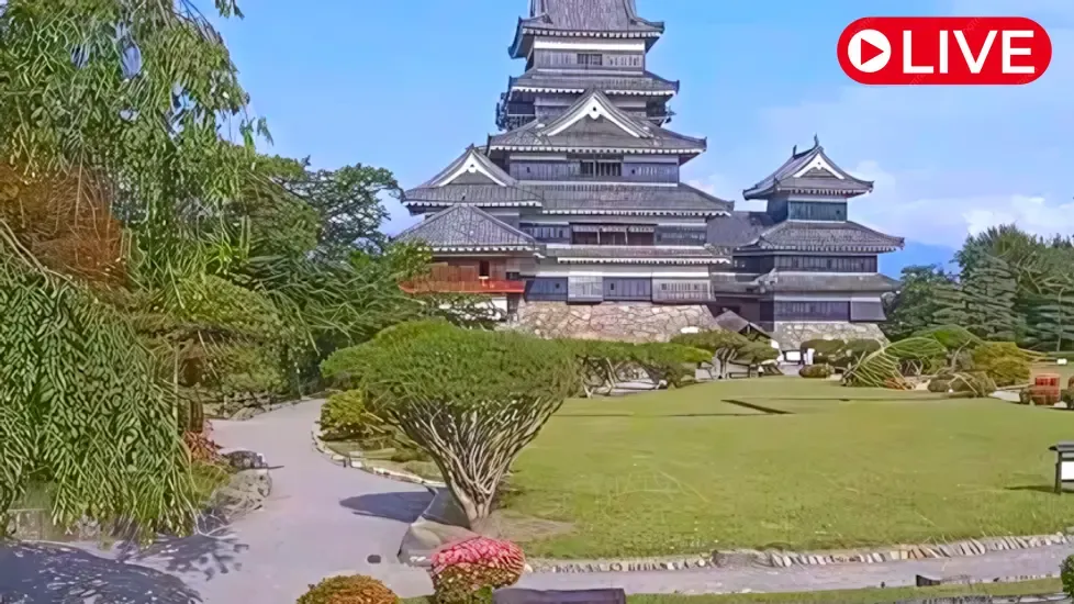 Matsumoto Castle, View from "Kuromon" black gate Live Cam