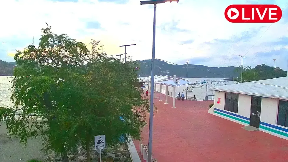 Muelle Zihuatanejo, Mexico Live Cam