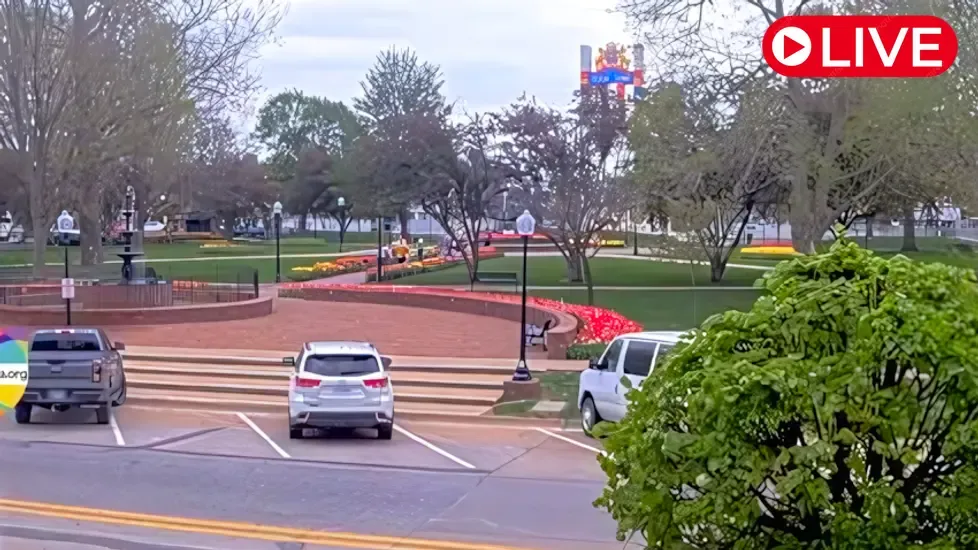 Pella Central Park, Iowa Live Cam