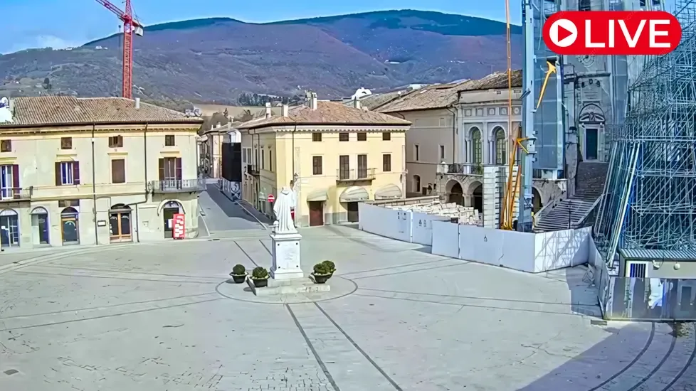 Piazza San Benedetto, Norcia Live Cam