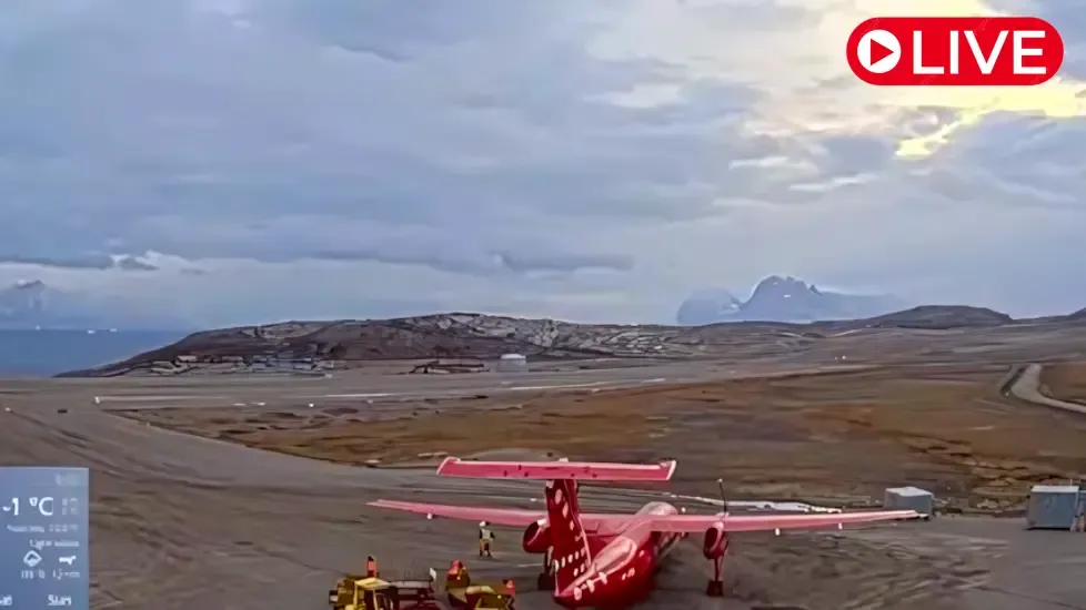 Qaarsut Airport, Greenland Live Cam