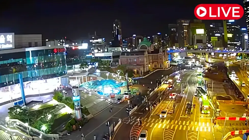 Seoul Station Plaza, South Korea Live Cam