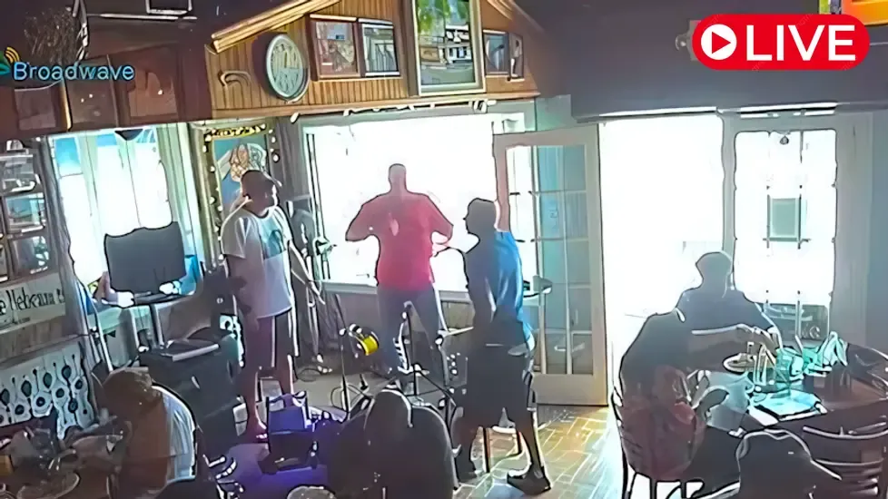Two Friends Patio Live Cam